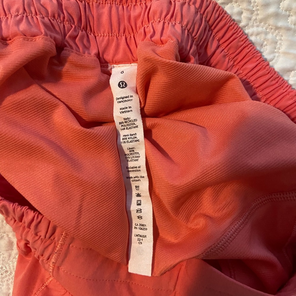 Lululemon Hotty Hots 2.5” - Picture 8 of 8